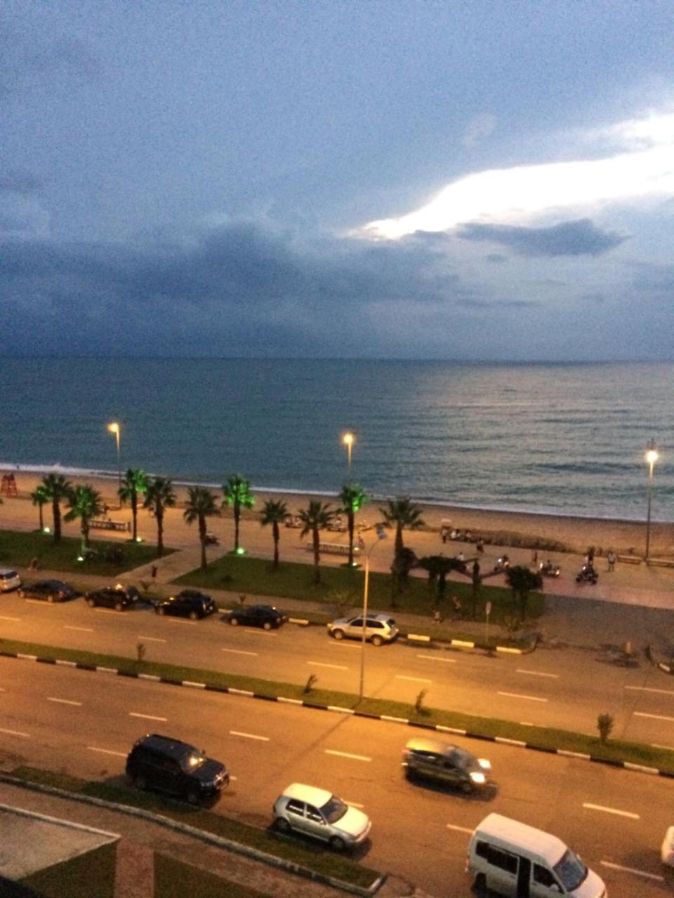 House On The Beach باتومي المظهر الخارجي الصورة